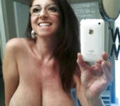 défoncer gros seins cougar lunettes salope